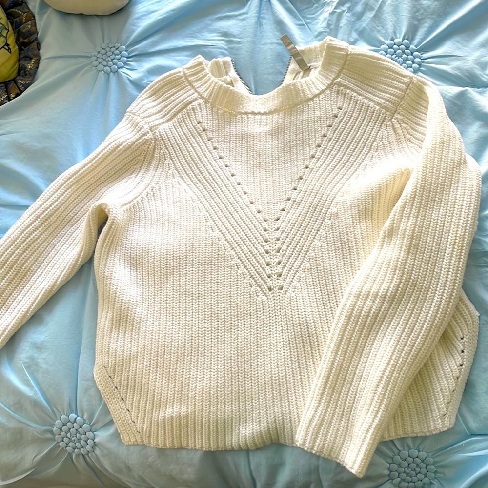 Short winter white guess sweater sporty look with accents in stitching,